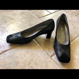Ara black leather pumps